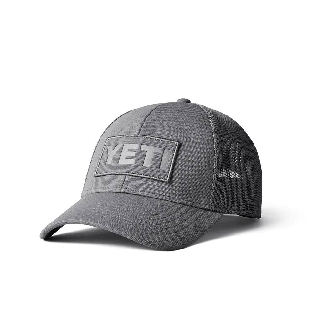 21023005560 GORRA TRUCKER MESH CON PARCHE GRIS MARCA YETI