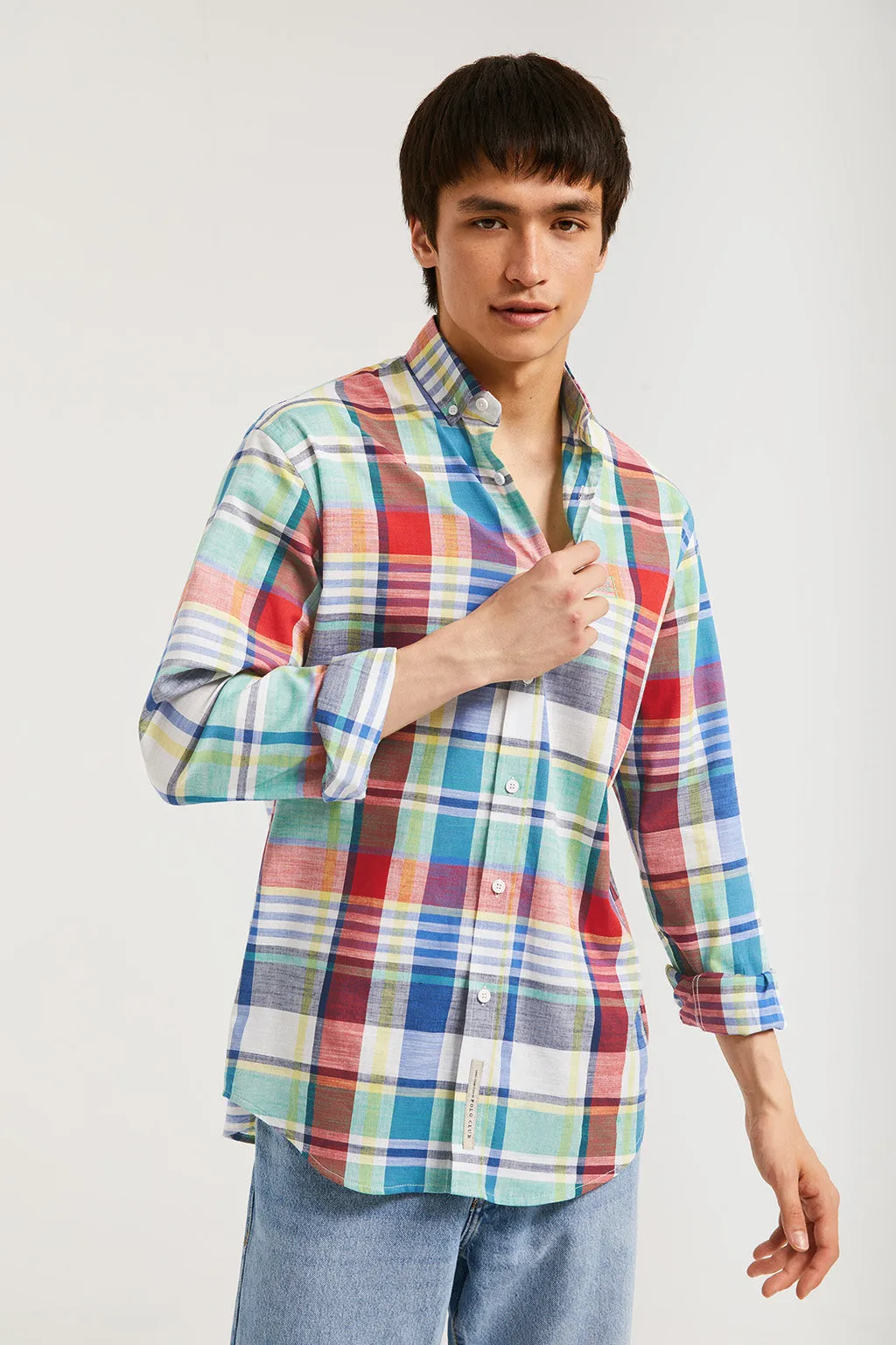 Camisa regular de cuadros con cuello abotonado y detalle bordado