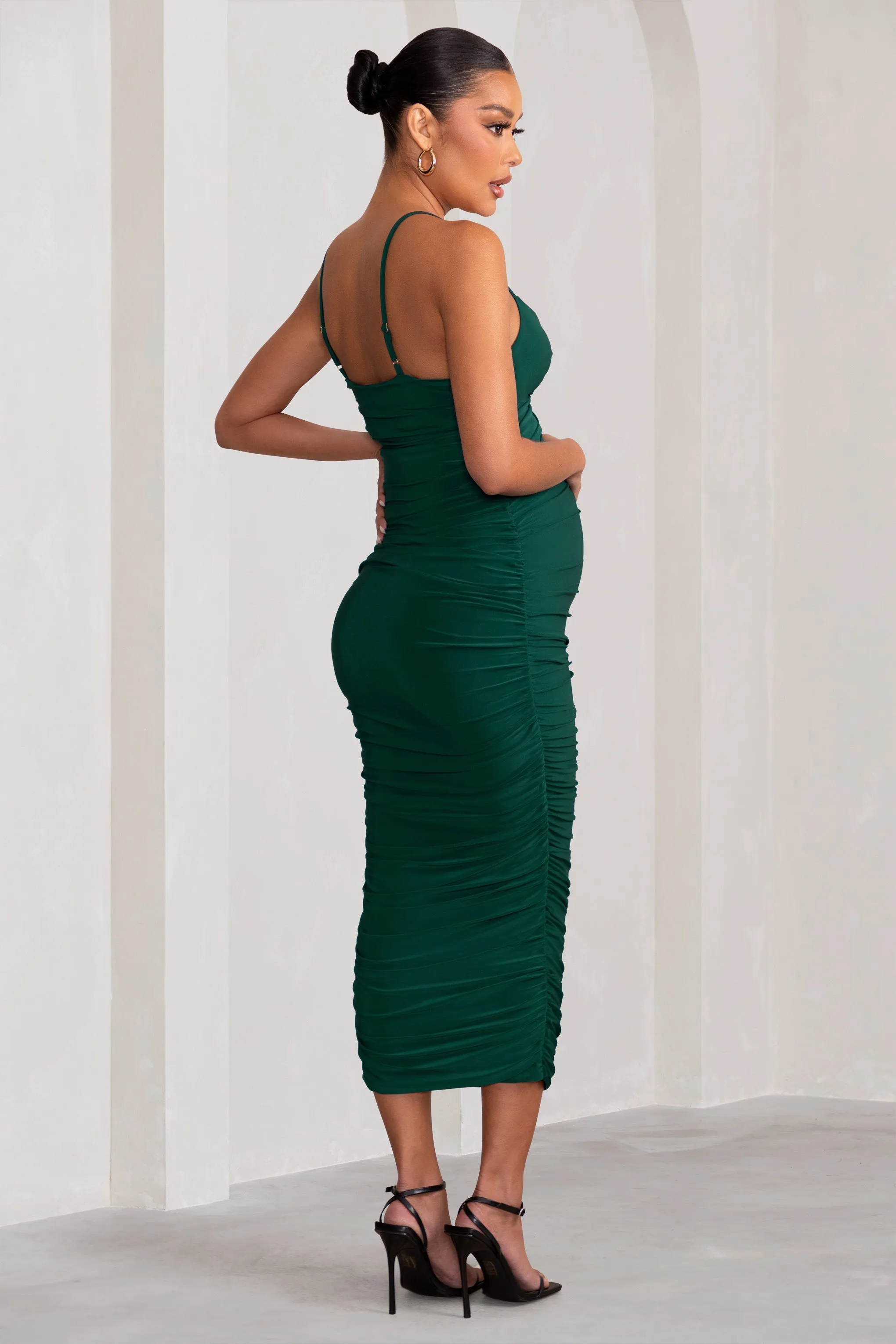 Desired | Robe mi-longue maternité de couleur verte avec détail torsadé sur le devant