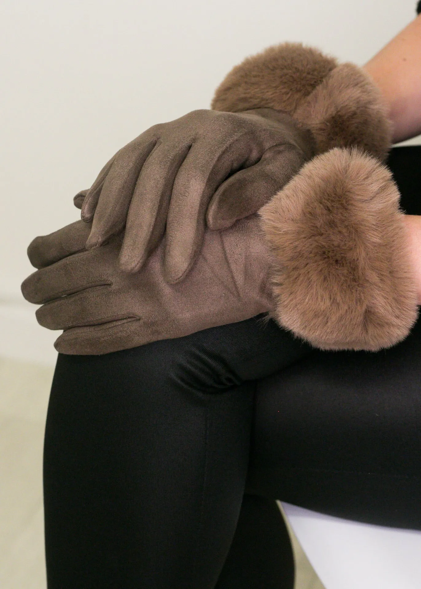 Faux Fur Gloves - Chocolate