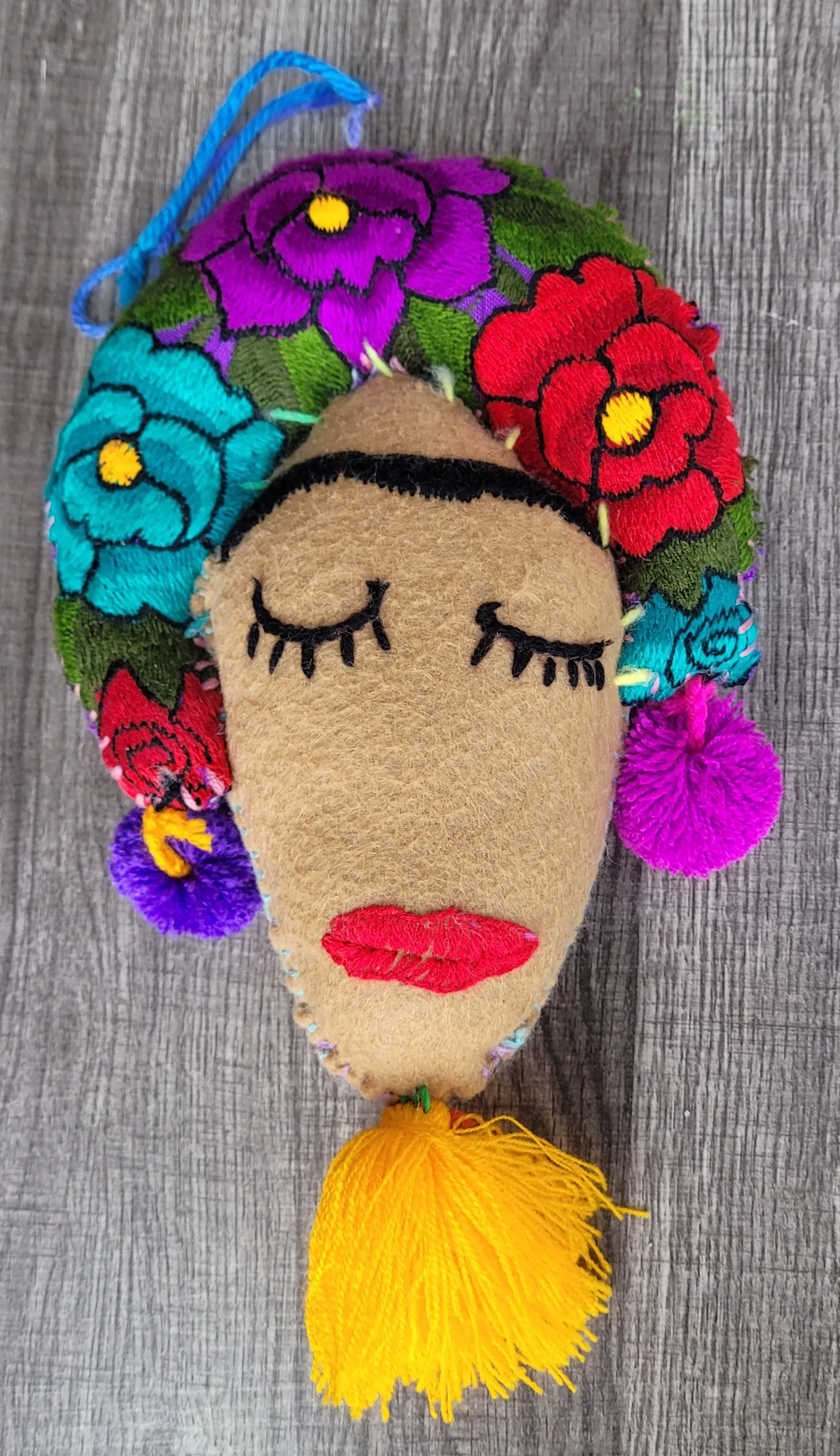 Frida face tassel