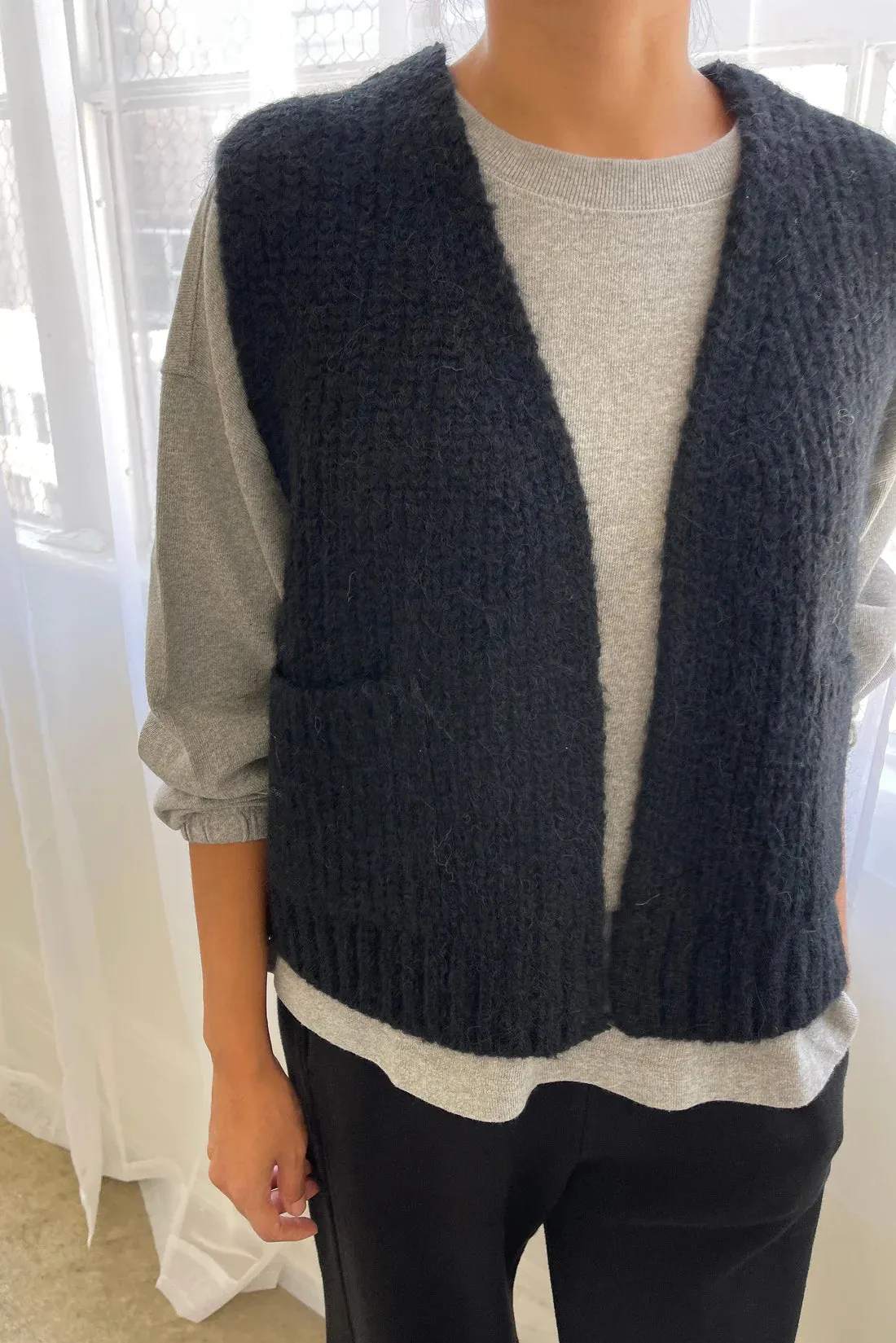 Le Bon Shoppe - Alpaca Grandpa Vest | Ebony (navy)