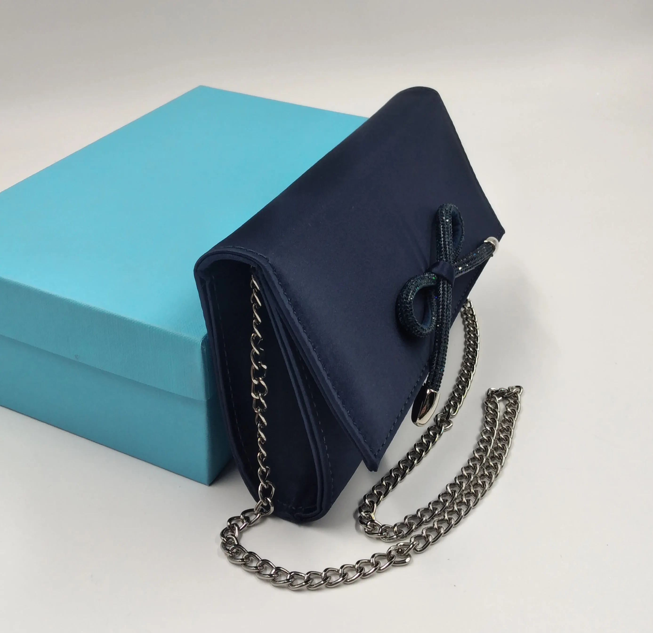 POCHETTE RASO BLU CON FIOCCO STRASS